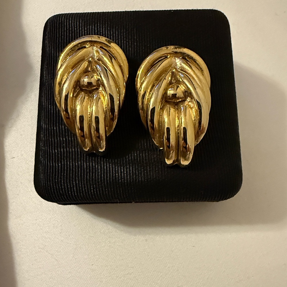 S.G. D'OR Vintage Elegant Gold-Tone Shoe Clips